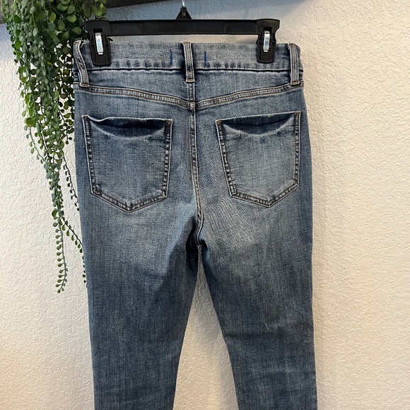 Studio Mid Rise Cropped Skinny Distressed Rolled Jean 28P - Picture 4 of 7